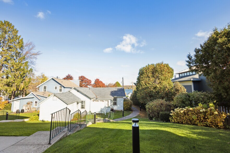 More Photos Of 4140 Bluff, Fish Creek Storefront Retail Office For Lease