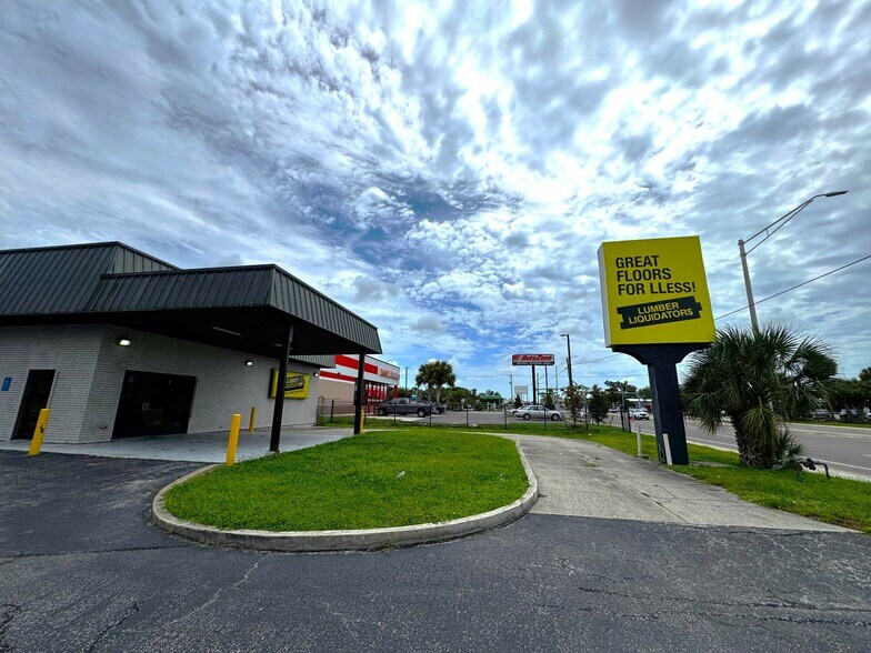More Photos Of 2214 N Washington Blvd, Sarasota Warehouse For Lease