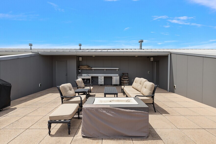 More Photos Of 148 Pit Ln, Pontiac Parking Garage For Sale