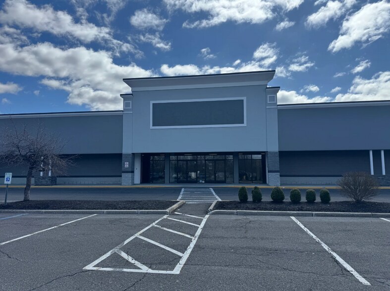 More Photos Of 501 Columbia Tpke, Rensselaer Unknown For Lease