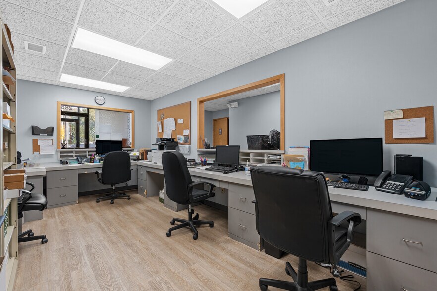 More Photos Of 28565-28585 Schoenherr Rd, Warren Medical For Lease