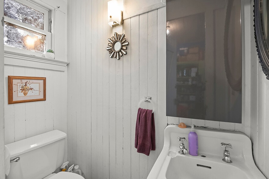 More Photos Of 326 Athol Ave, Oakland Multifamily For Sale