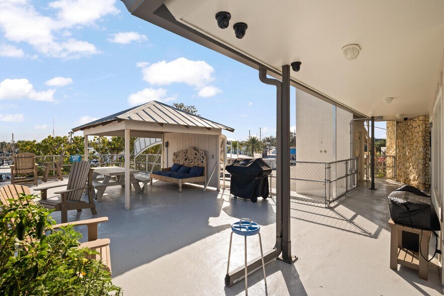 More Photos Of 810 Dodecanese Blvd, Tarpon Springs Marina For Sale