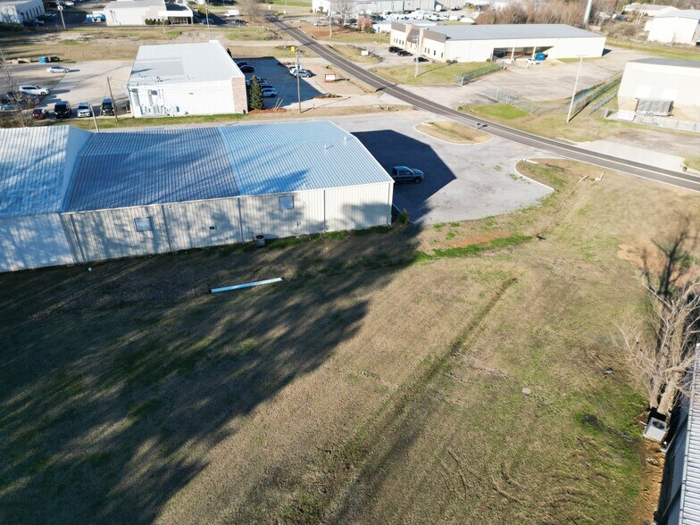 More Photos Of 158 American Way, Madison Distribution For Lease