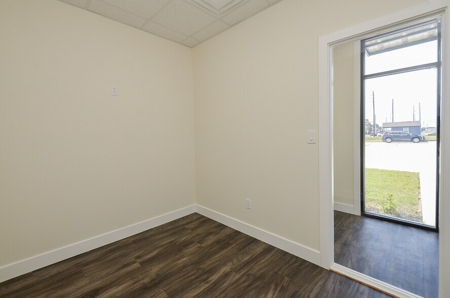 More Photos Of 3107 Elrod Rd, Katy Unknown For Lease