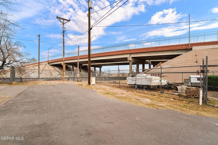 More Photos Of 109 Seneca Dr, El Paso Warehouse For Sale