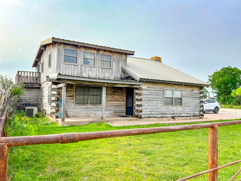 More Photos Of 4901 Eagle Pass Rd, Abilene Warehouse For Sale