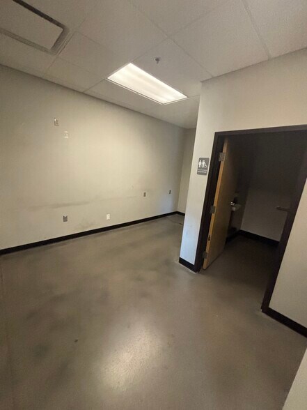 More Photos Of 3370 Drennan Industrial Loop S, Colorado Springs Flex For Lease