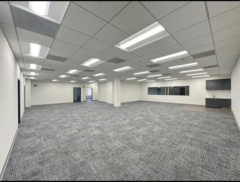 More Photos Of 5155 Goldman Ave, Moorpark Manufacturing For Sale