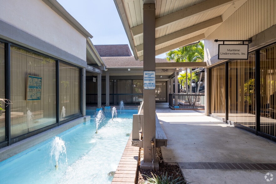 More Photos Of 7041-7111 W Commercial Blvd, Tamarac Unknown For Lease