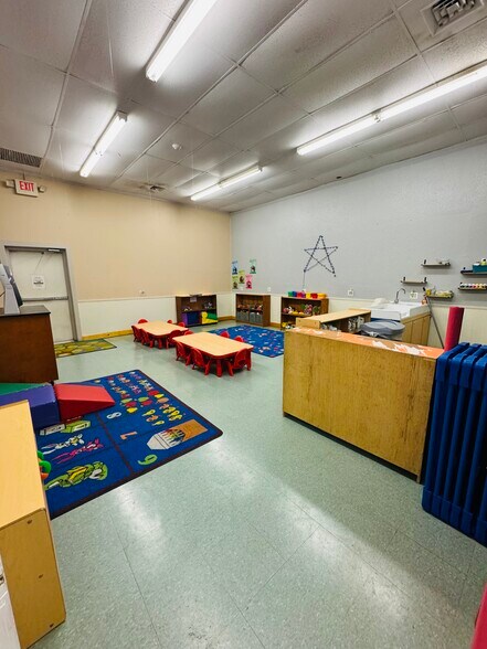 More Photos Of 749 S Central Ave, Umatilla Storefront For Sale