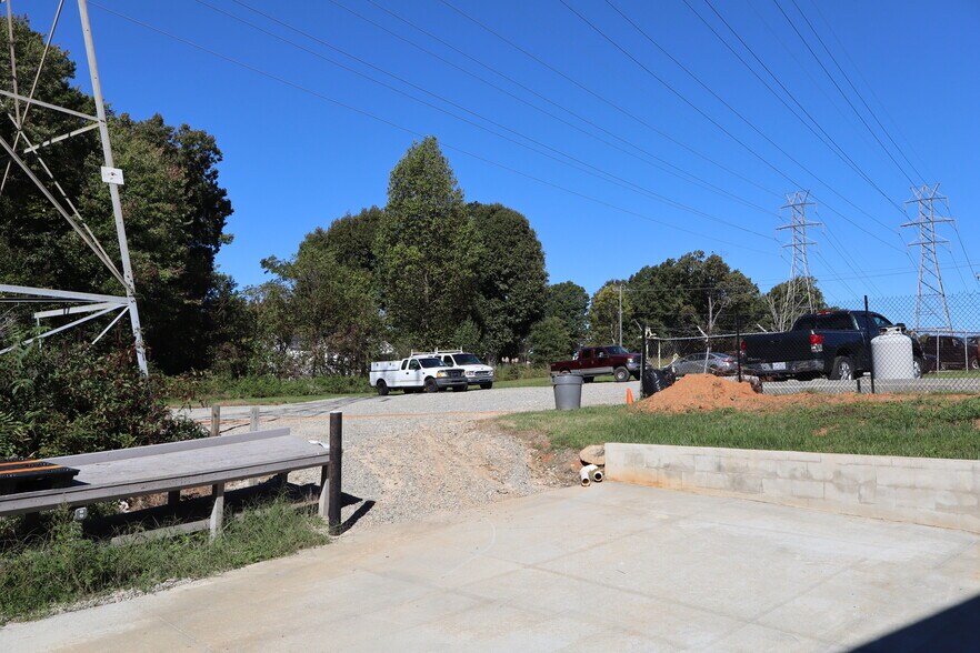 More Photos Of 662 Angus Ct, Rural Hall Light Distribution For Lease