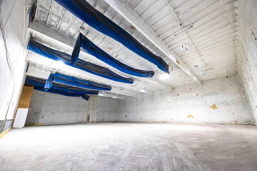 More Photos Of 200 N Uruapan Way, Dinuba Warehouse For Sale