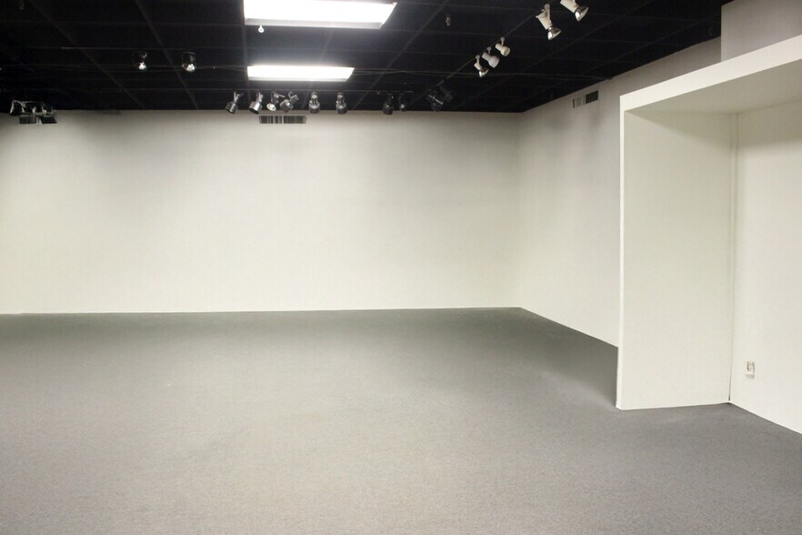 More Photos Of 99 S Newman St, Hackensack Warehouse For Lease