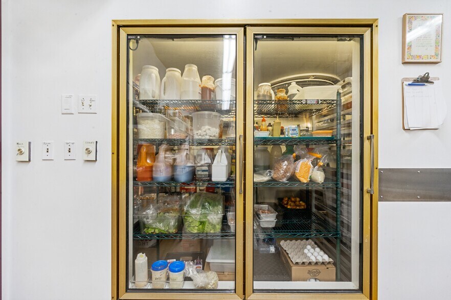 More Photos Of 1916 10th Av, Spruce View Restaurant For Sale