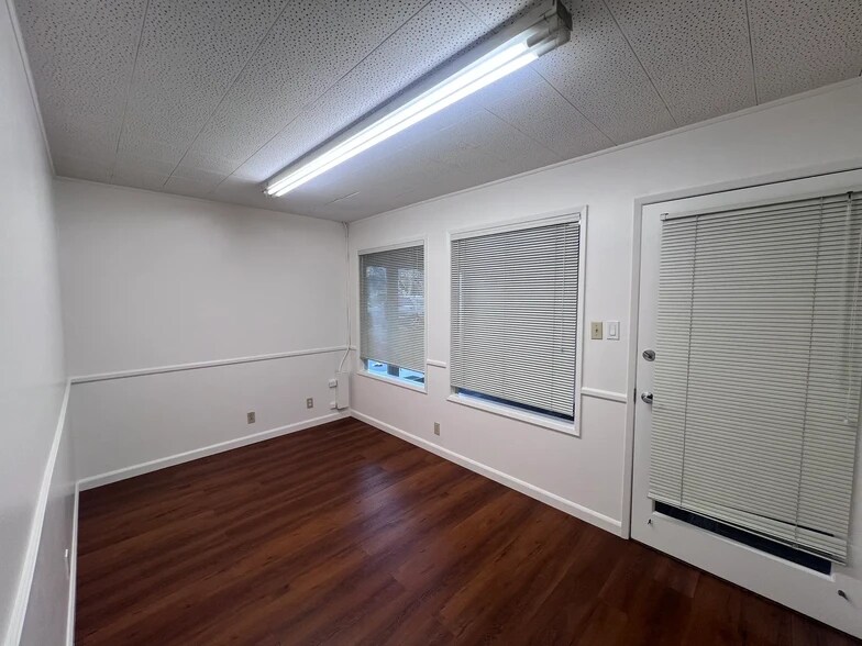 More Photos Of 5643 Paradise Dr, Corte Madera Freestanding For Lease