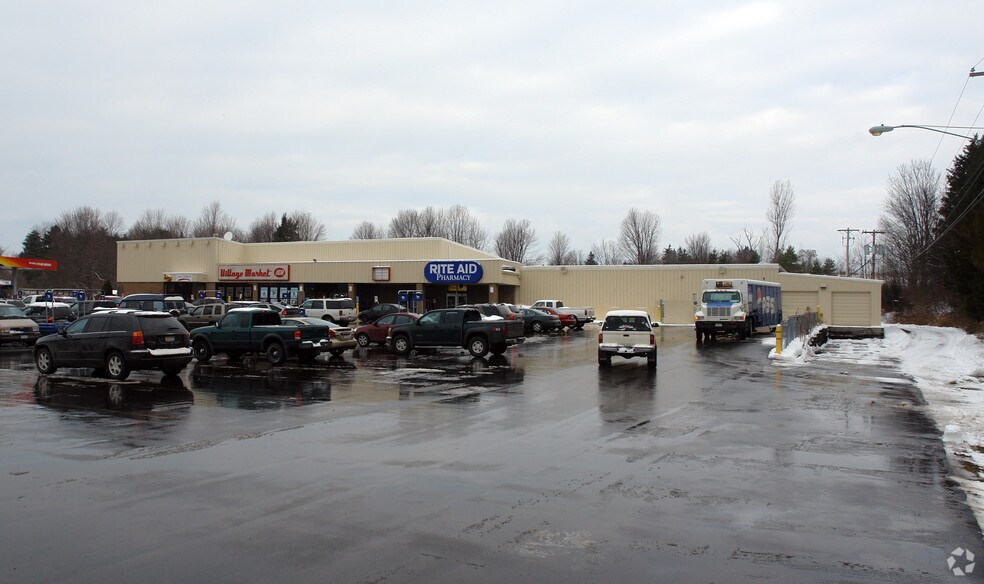 Primary Photo Of 409 Fulton St, Hannibal Supermarket For Lease