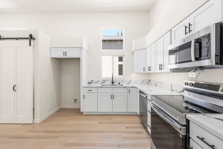 More Photos Of 22320 Itasca St, Chatsworth Apartments For Sale