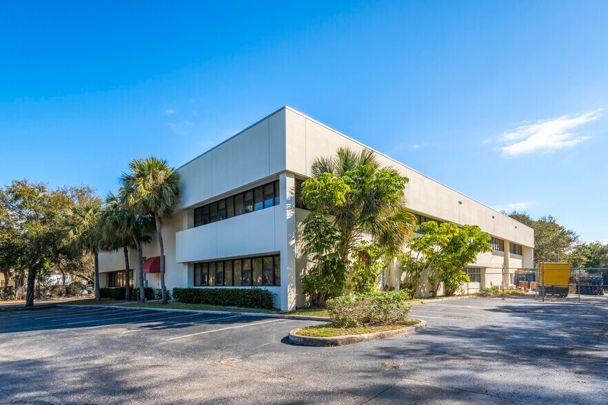 More Photos Of 4431 Embarcadero Dr, West Palm Beach Office For Sale