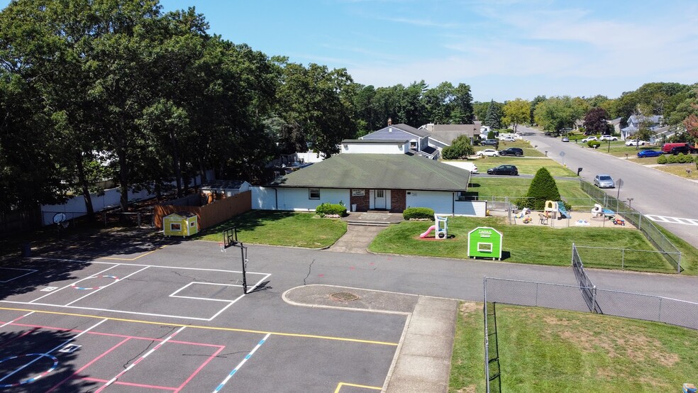 More Photos Of 9-10 Glenmere Ln, Coram General Retail For Sale