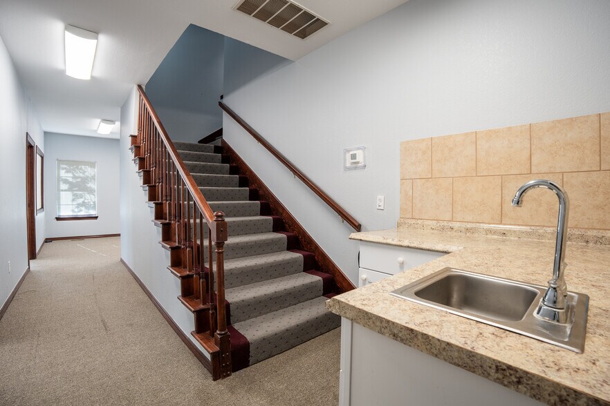 More Photos Of 1900 E 15th St, Edmond Office For Sale