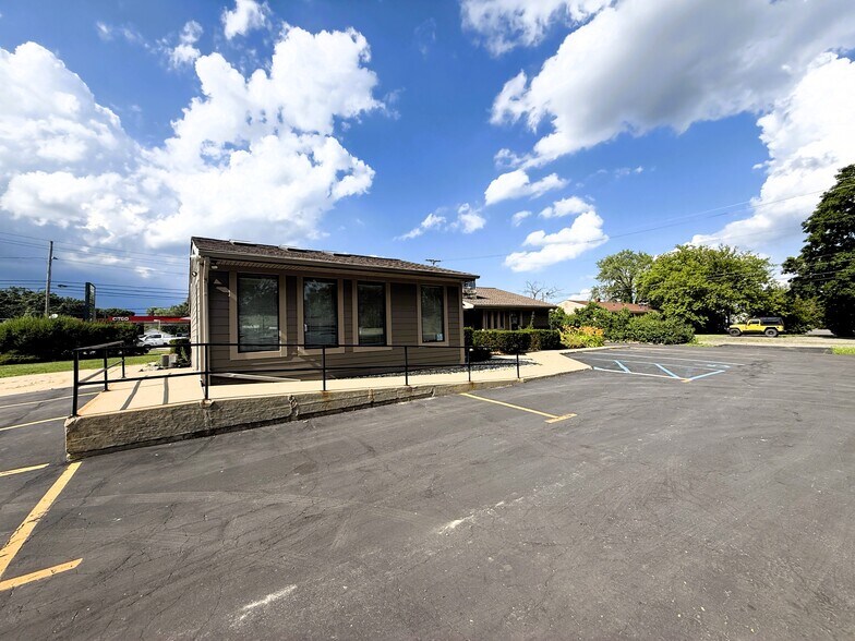More Photos Of 5685 Highland Rd, Waterford Medical For Sale