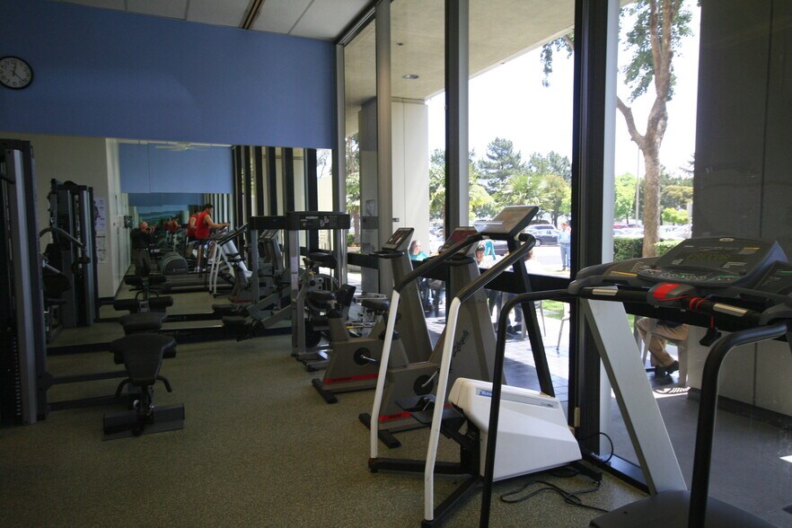More Photos Of 7677 Oakport St, Oakland Office For Lease