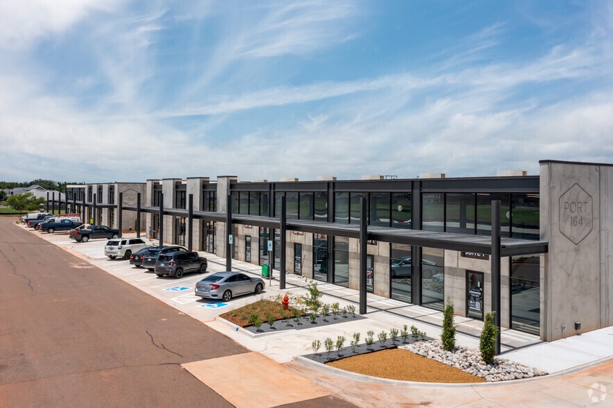 More Photos Of 3825 NW 166th St, Edmond Unknown For Lease