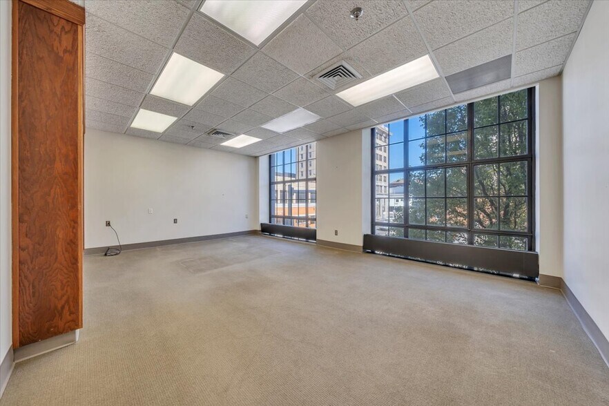 More Photos Of 202-204 S Jefferson St SE, Roanoke Office For Sale