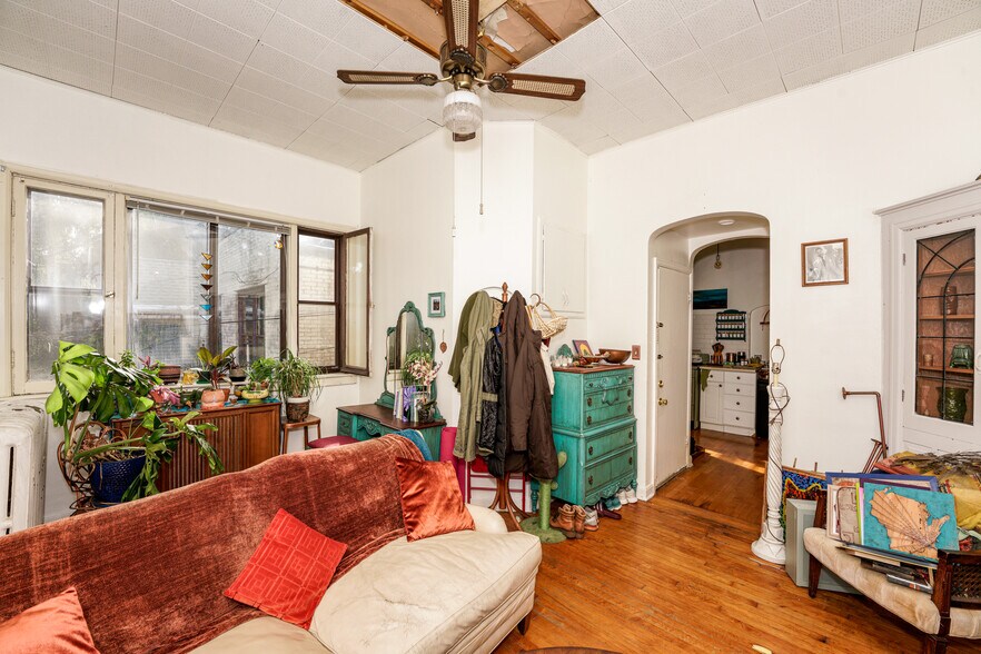 More Photos Of 2670-2678 N Holton St, Milwaukee Storefront Retail Residential For Sale