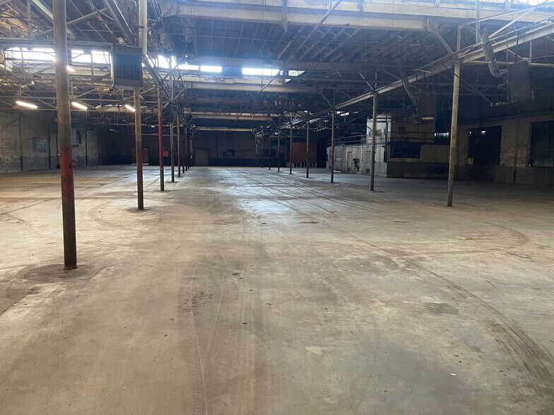 More Photos Of 715 W Whitehall St SW, Atlanta Warehouse For Lease