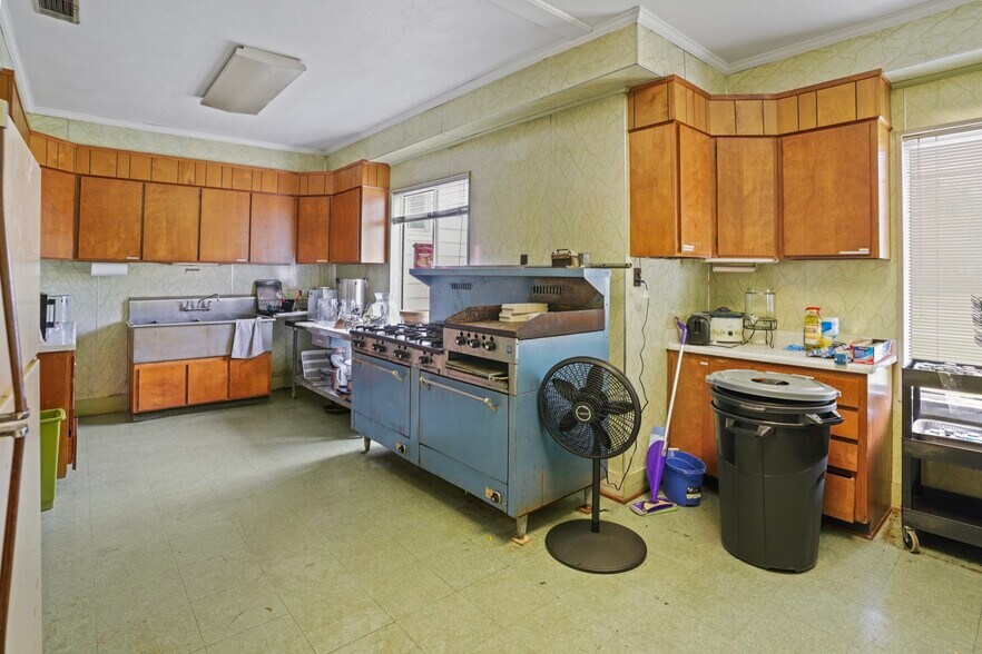 More Photos Of 728 E 55th St, Savannah Religious Facility For Sale