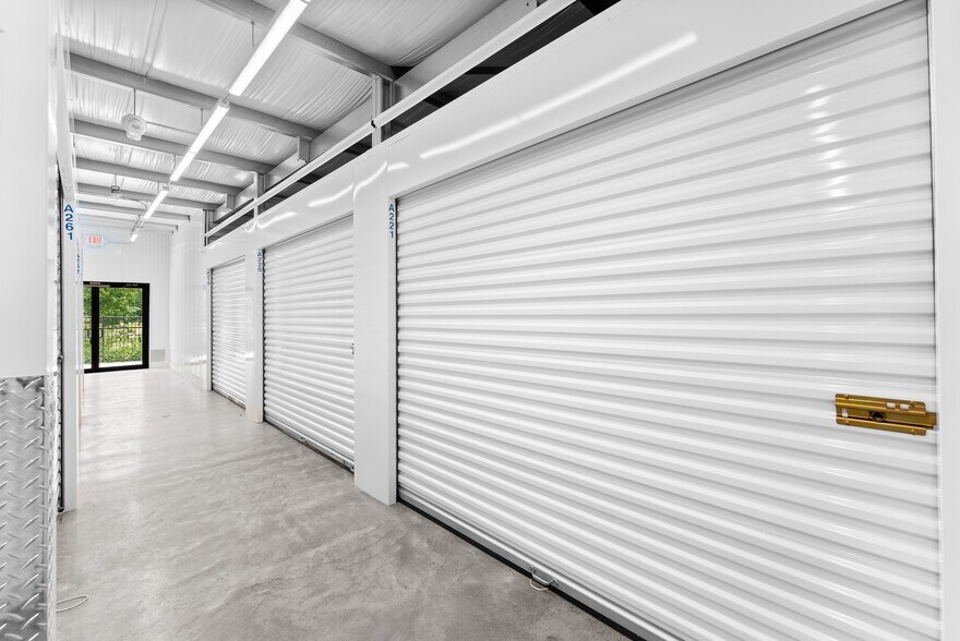 More Photos Of 4152 Browns Bridge Rd, Gainesville Self Storage For Sale