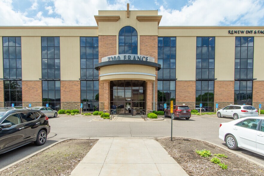 More Photos Of 7300 France Ave S, Edina Medical For Lease