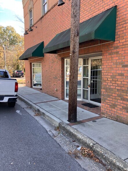 More Photos Of 141 N Main St, Summerville Storefront Retail Office For Lease