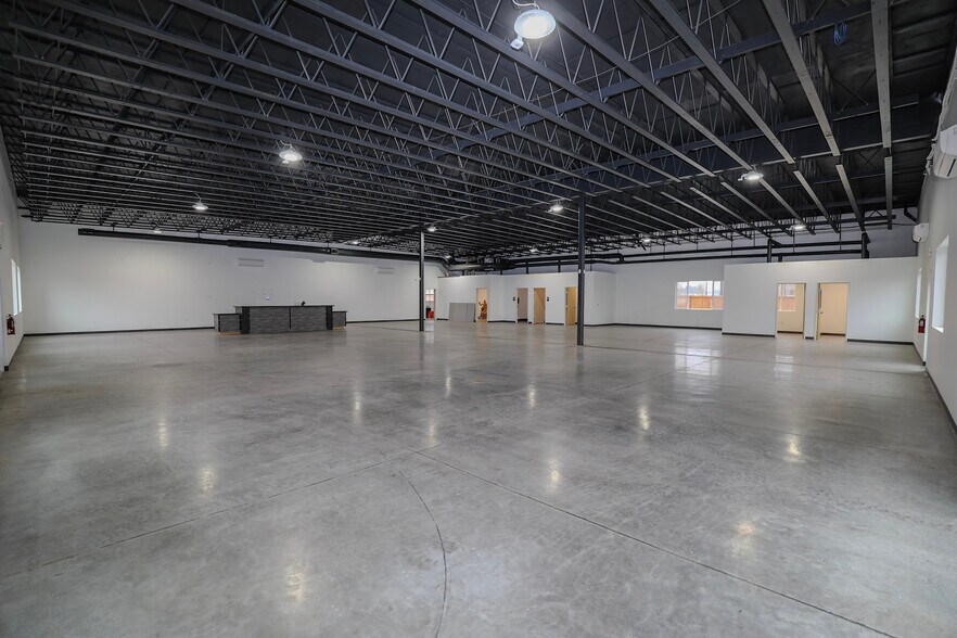 More Photos Of 135 NE Mill St, Grants Pass Storefront For Sale