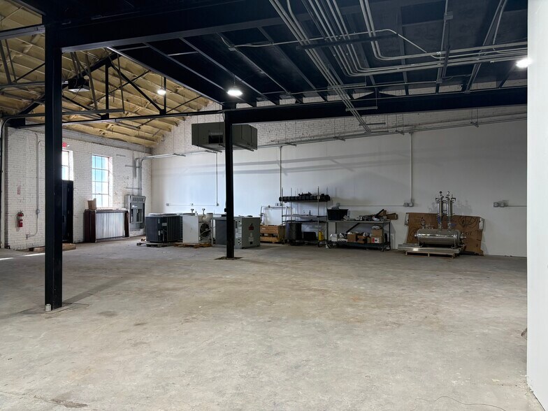 More Photos Of 1737 NW 5th St, Oklahoma City Warehouse For Lease