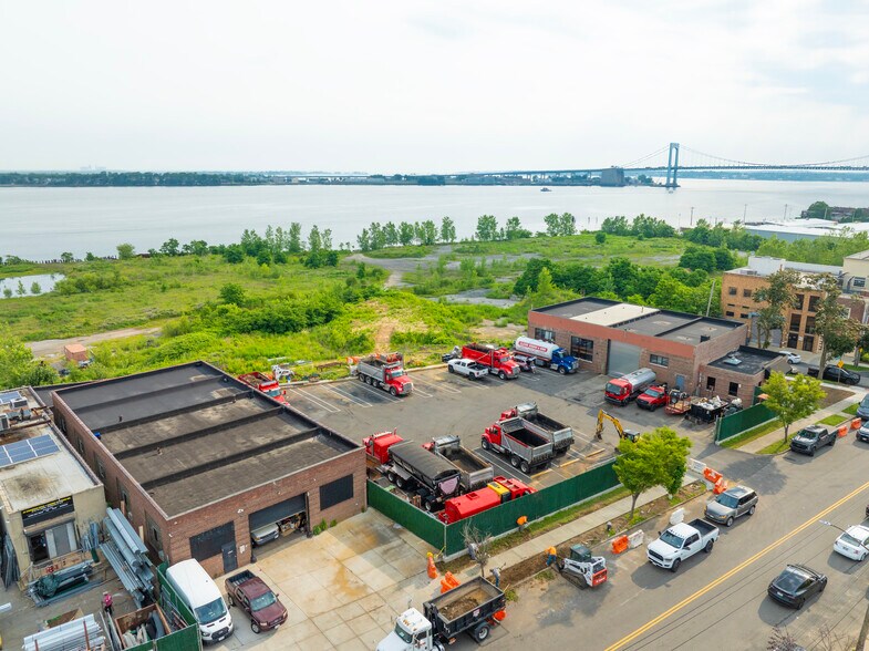 More Photos Of 15157-15159 Powells Cove Blvd, Flushing Warehouse For Lease