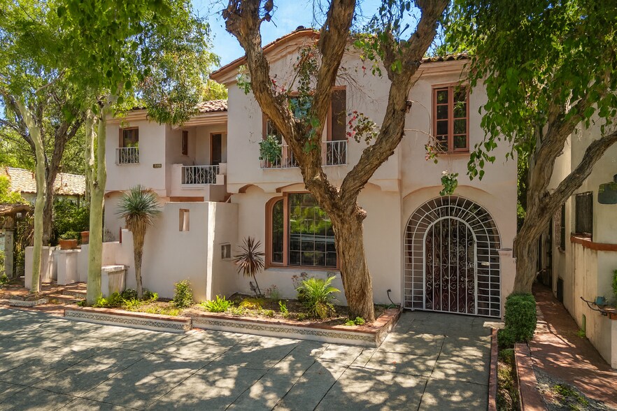 More Photos Of 812 N Sweetzer Ave, West Hollywood Apartments For Sale