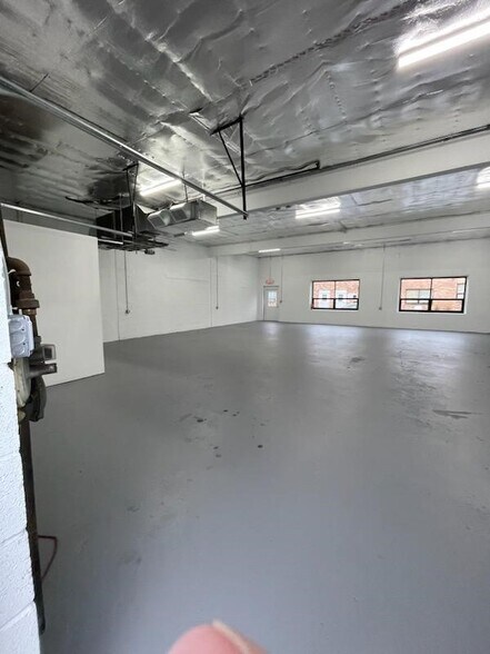 More Photos Of 12 Littell Rd, East Hanover Light Distribution For Lease