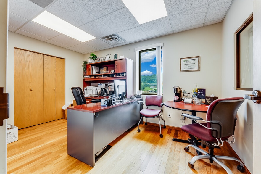 More Photos Of 2050 Winners Dr, Fairmont Auto Repair For Sale