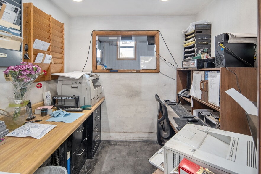 More Photos Of 1907 Van Vranken Ave, Schenectady Auto Repair For Sale