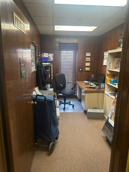 More Photos Of 232 Front St, Berea Freestanding For Sale