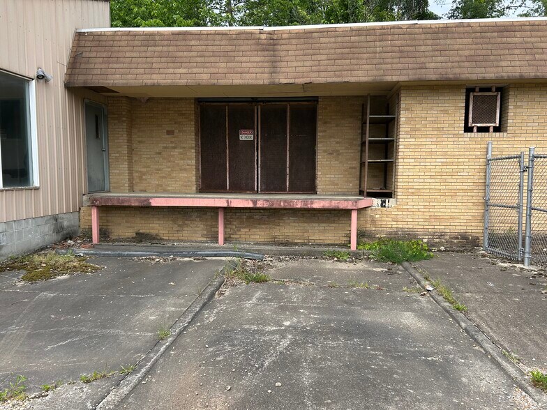 More Photos Of 212 Flint St, Clarksburg Service For Sale