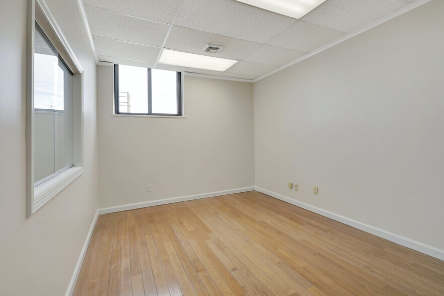 More Photos Of 55 Atlantic Ave, Lynbrook Office For Lease