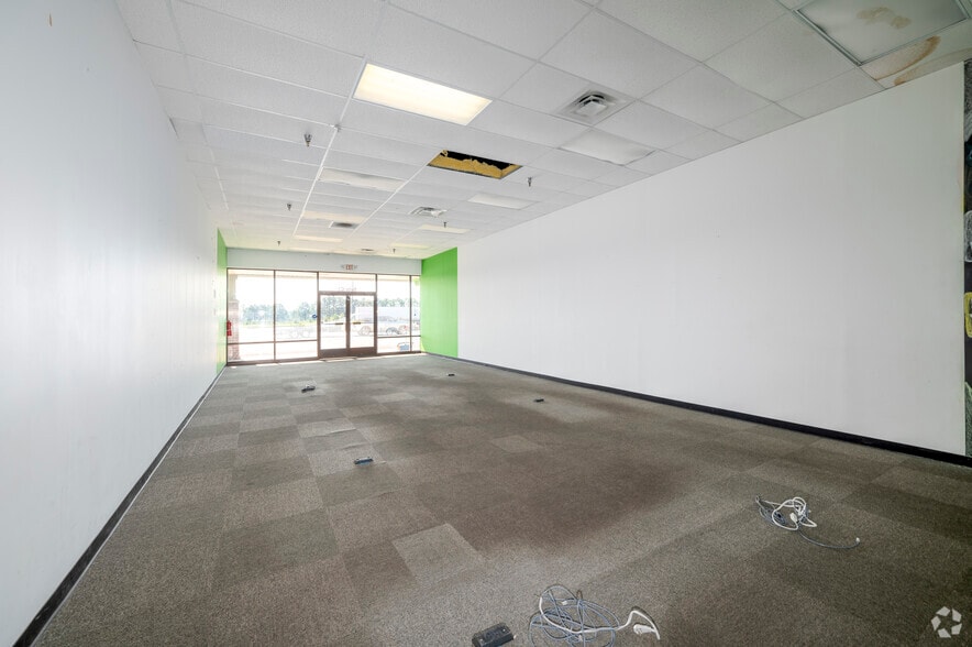 More Photos Of 301 Market Dr, Emporia Supermarket For Lease