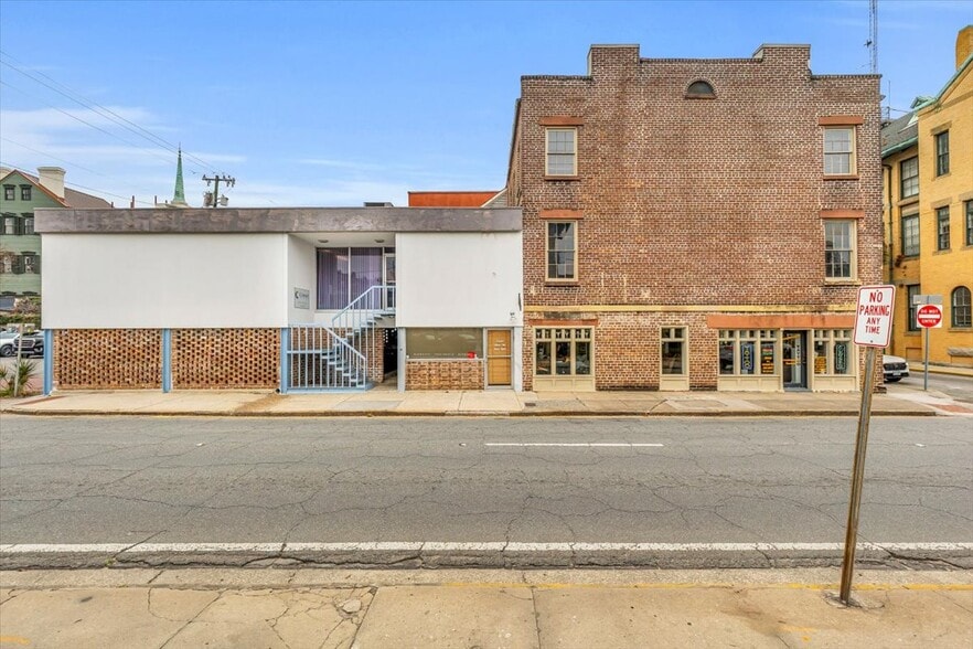 More Photos Of 25 E York St, Savannah Storefront Retail Office For Sale