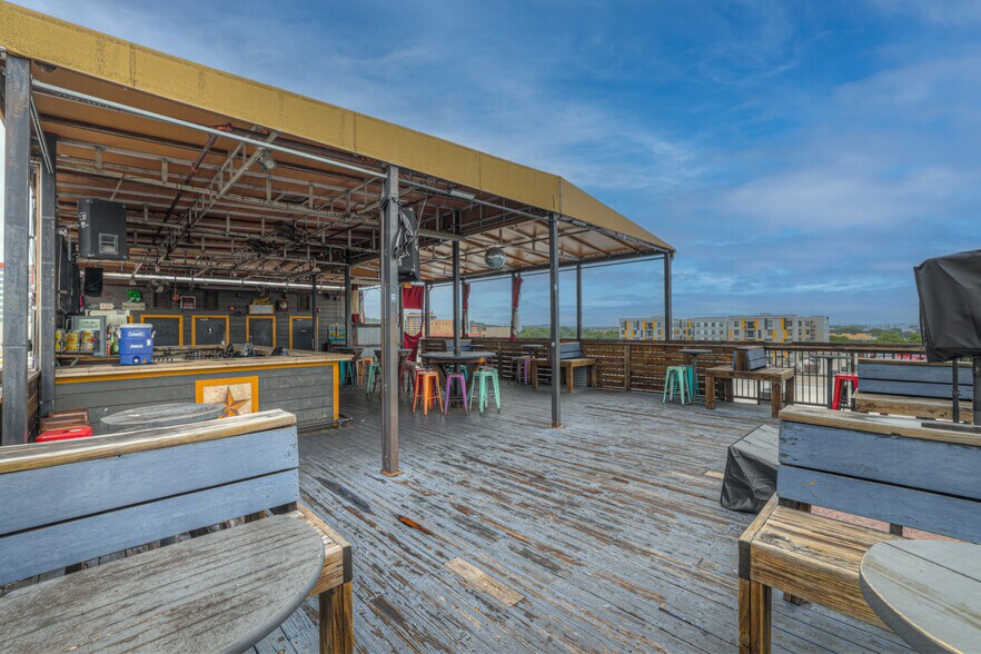 More Photos Of 139 E Hopkins St, San Marcos Bar For Sale