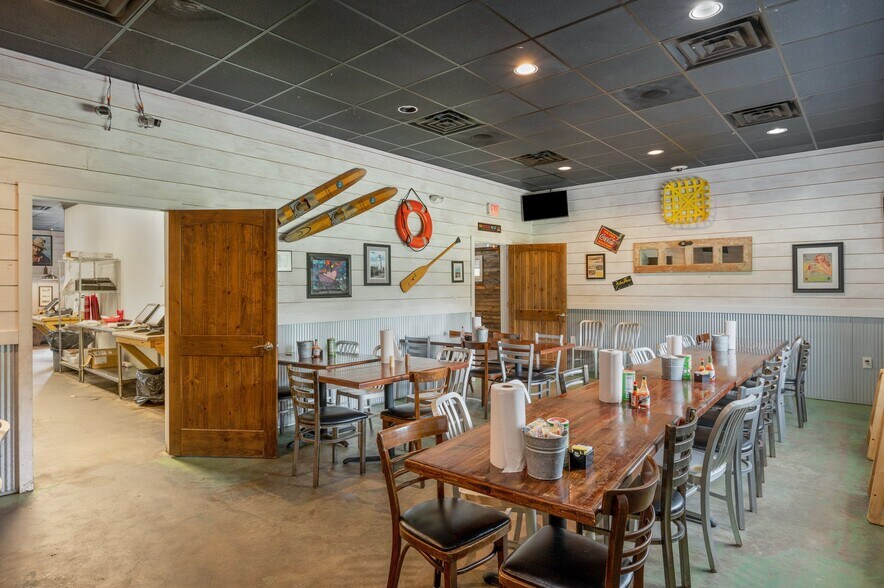 More Photos Of 1296 N Ferdon Blvd, Crestview Restaurant For Sale
