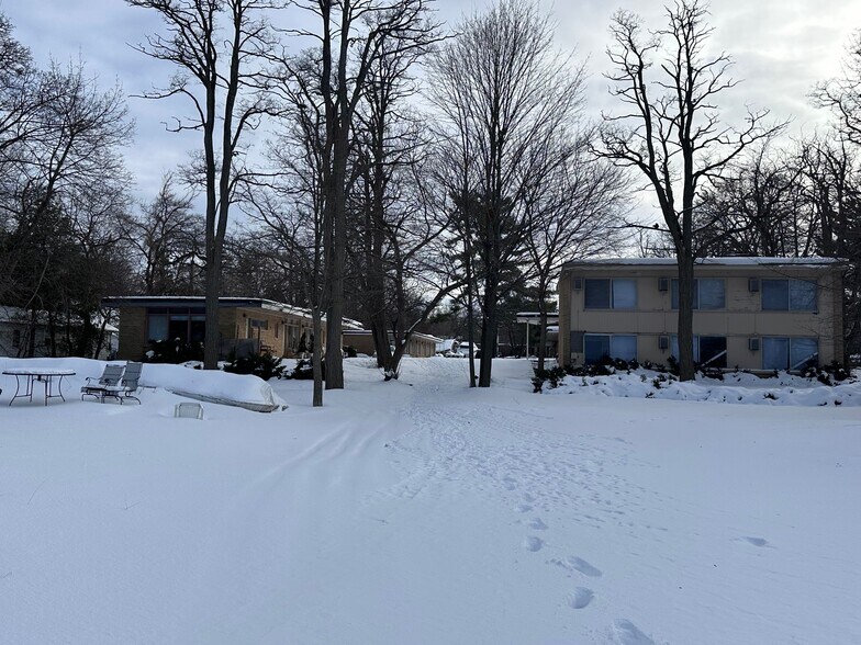 More Photos Of 841 E Front St, Traverse City Hotel For Sale